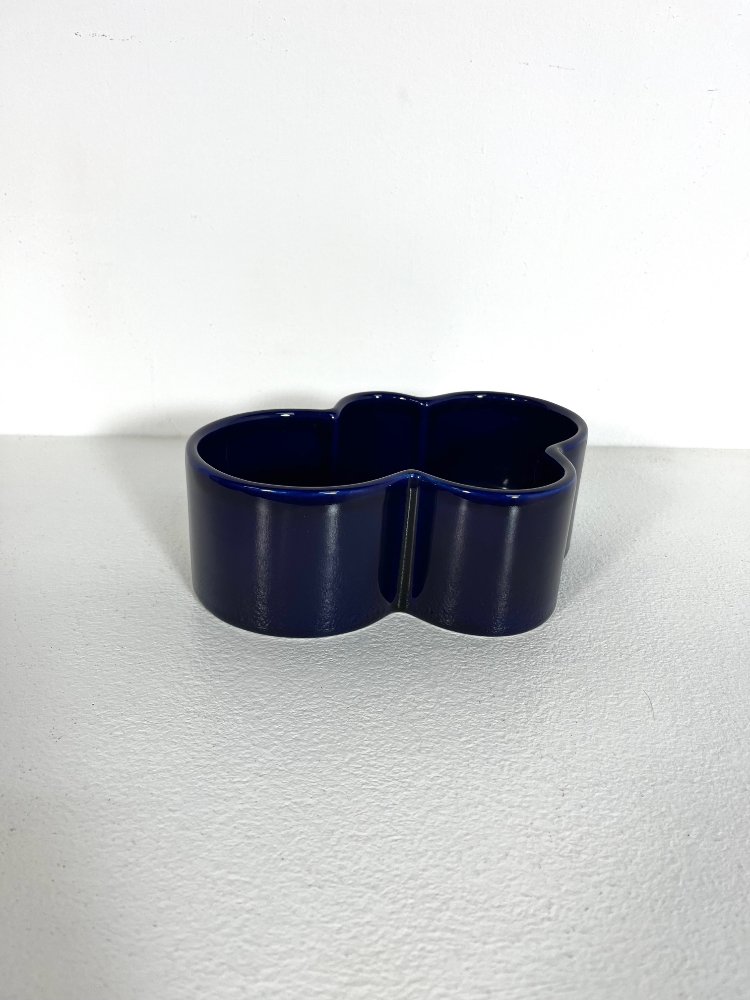 Mid-Century  radiant blue ceramic dish by Angelo Mangiarotti for Fratelli Brambilla Milano 1968